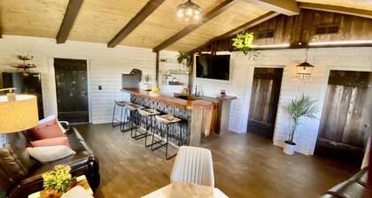 Tranquil country setting w/majestic views