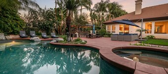 Luxury Retreat-Pool/HotTub/Game Room/Putting Green