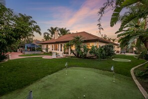 Property grounds - Luxury Retreat-Pool/HotTub/Game Room/Putting Green (Escondido)