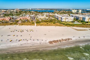 بالقرب من الشاطئ، مناشف للشاطئ