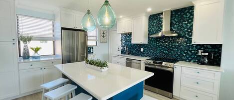 オーブン、コンロ、食器洗い機、コーヒー / ティーメーカー