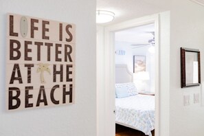 1 多间卧室、办公桌、熨斗/熨衣板、旅行婴儿床