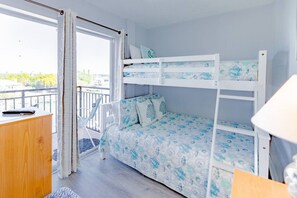 2 bedrooms, desk, iron/ironing board, travel cot - Live it Up @Madeira Bay Beach Pool & Marina View (Madeira Beach)