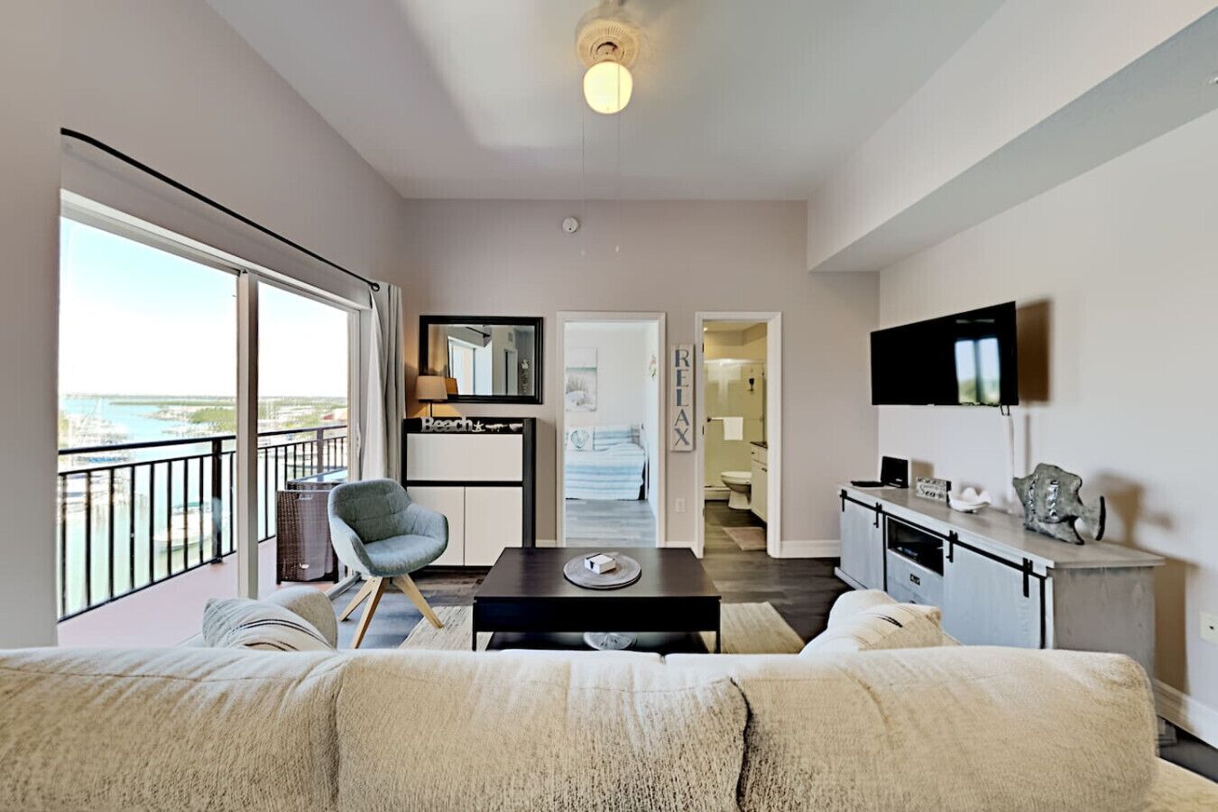 2 bedrooms, desk, iron/ironing board, travel crib