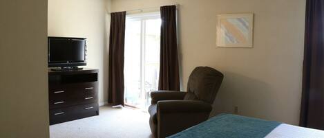 2 bedrooms, iron/ironing board, bed sheets