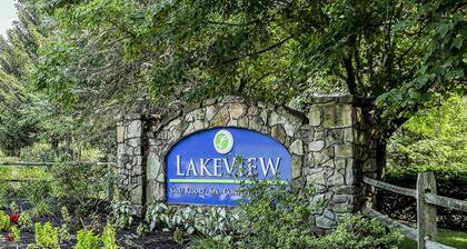 Cozy 2BR Townhouse Near Coopers Rock State Forest