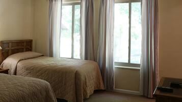 2 Schlafzimmer, Bügeleisen/Bügelbrett, Bettwäsche