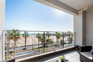 Property grounds - Modern flat with sea views in Valencia. (Valencia)