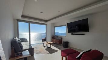 Basic Apartment | Living area | Flat-screen TV