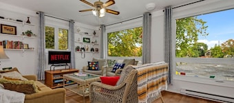 Waterfront Cottage, Wi-Fi | Netflix | Dog Friendly