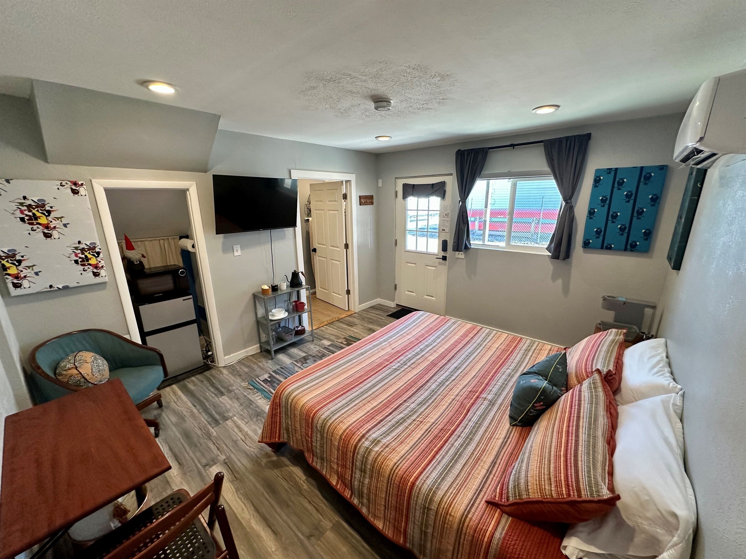 1 slaapkamer, een strijkplank/strijkijzer, gratis wifi, beddengoed