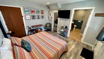 1 slaapkamer, een strijkplank/strijkijzer, gratis wifi, beddengoed