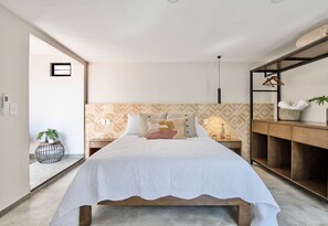 Family Room, Ensuite | Individually decorated, individually furnished, blackout curtains - Casa Irake - Hostel (Guadalajara)