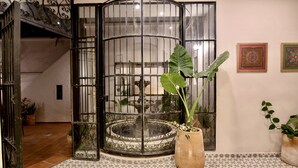 Full-size fridge, microwave, toaster, rice cooker - Casa Irake - Hostel (Guadalajara)