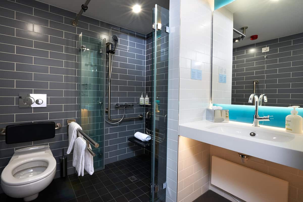 Baño | Regadera, amenidades de baño gratuitas, secadora de cabello, toallas
