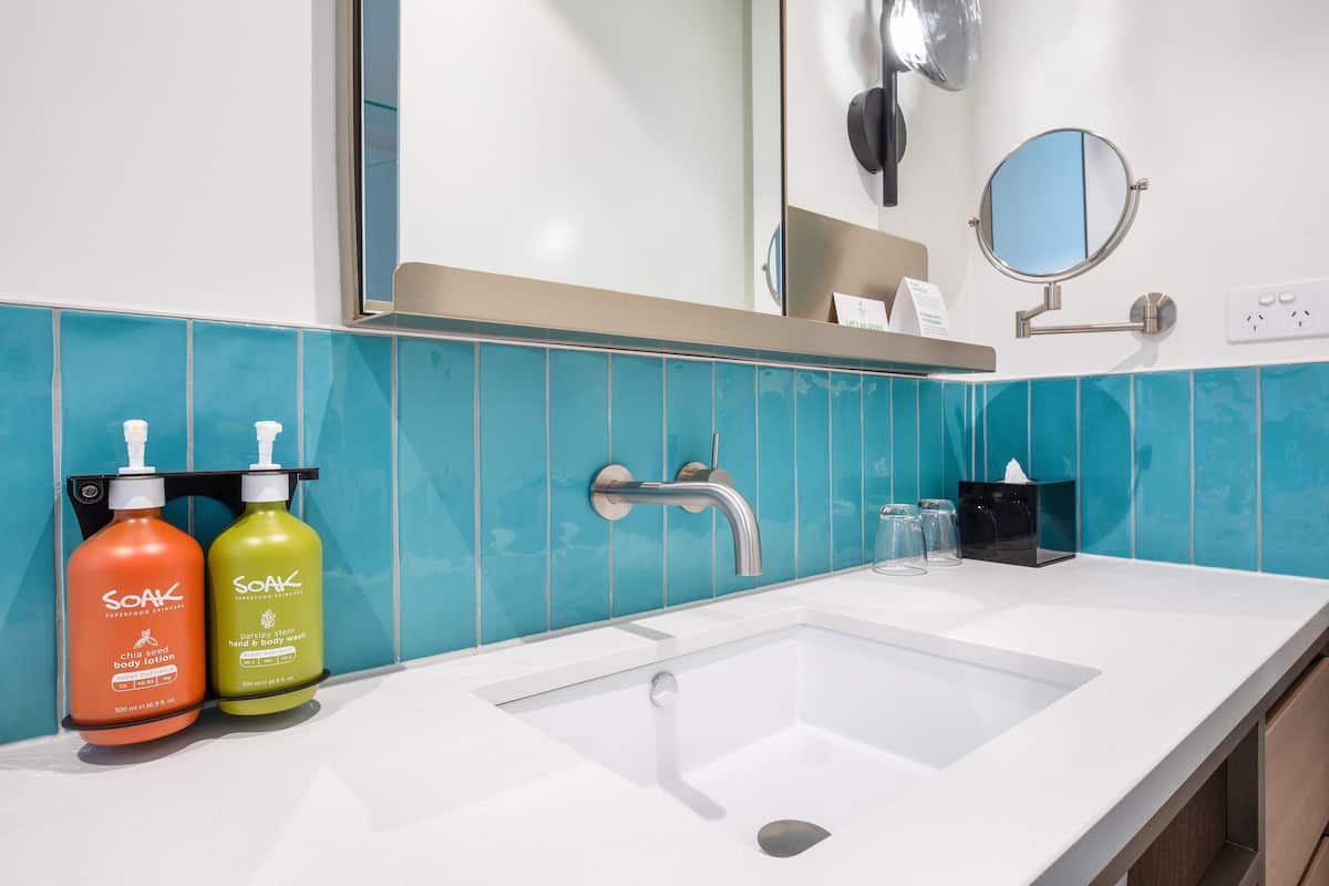 Shower, rainfall showerhead, towels
