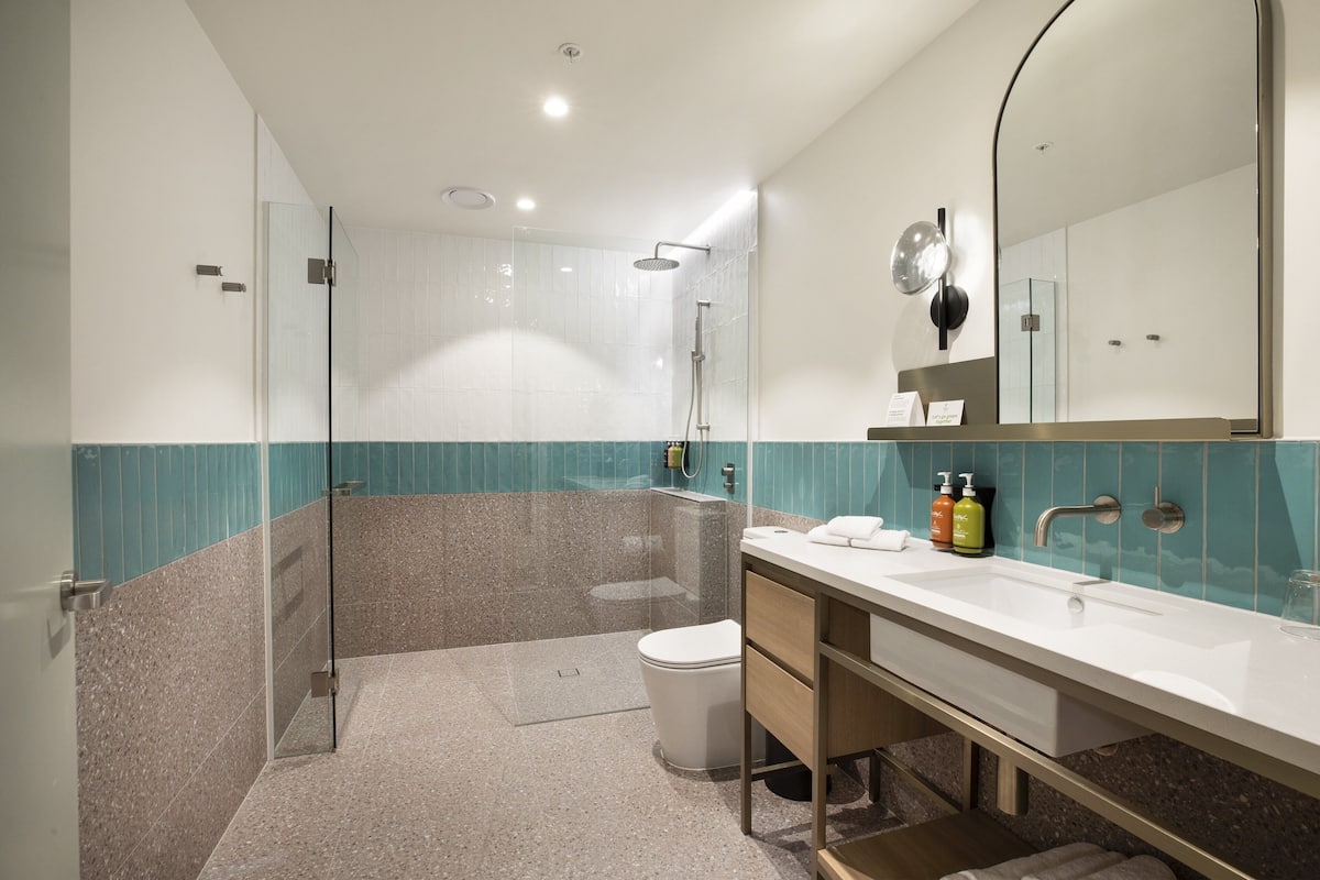 Shower, rainfall showerhead, towels