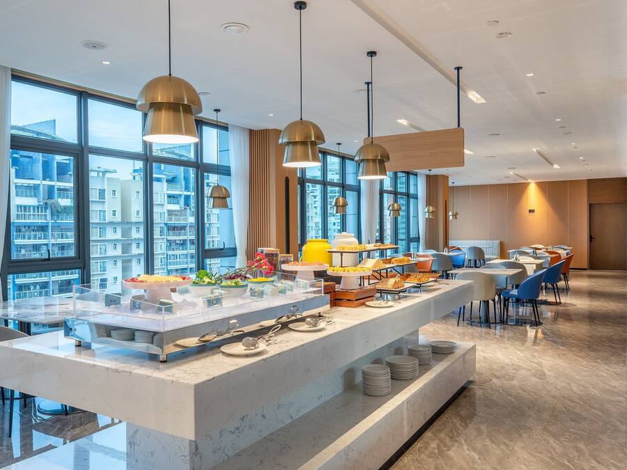 Free daily buffet breakfast