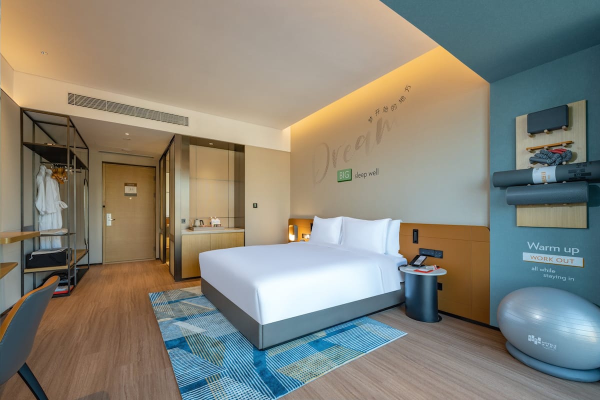 Ameublement personnalisé, bureau, draps fournis