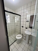 Ducha, secador de pelo, toallas