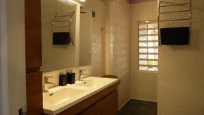 A bathroom with two sinks, a mirror, a towel rack, and a shower area. - Full equiped Villa with swimming pool (Deshaies)