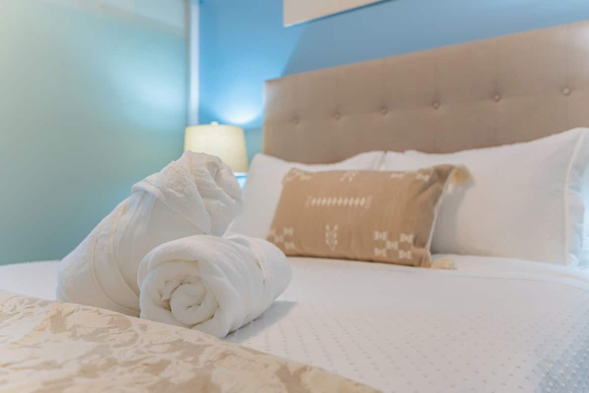 华丽套房 | 埃及棉床单、高档床上用品、羽绒被、记忆海绵床垫