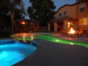 Alberca al aire libre y alberca climatizada