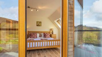 5 bedrooms, free WiFi, bed sheets