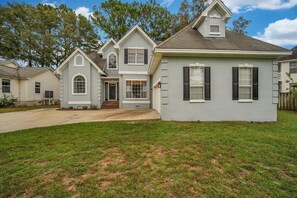 Exterior - Backyard lake oasis, close to Tybee & Downtown, Low Country Lake Retreat (Savannah)