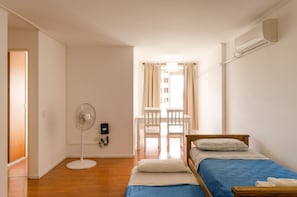 1 camera, ferro/asse da stiro, Wi-Fi