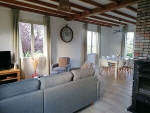 Smart TV, fireplace, books - Gîte with Jaccuzzi, garden and pretty terrace 15km from the sea !!!! (Nabringhen)
