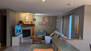 Living area - 6 beds entire house fenced Yard,  2 car Pad + Garage (3 beds at basement) (Calgary)