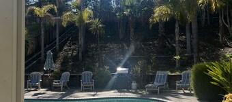 Cheerful house 3 bed 4 bath pool house