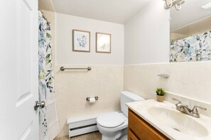 Combined shower/tub