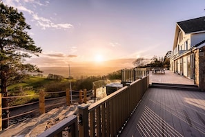 House | Balcony - Clwyd Gate Manor Pool Sauna Hottub Cave Wales (Ruthin)