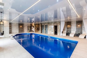 House | Pool | Indoor pool - Clwyd Gate Manor Pool Sauna Hottub Cave Wales (Ruthin)