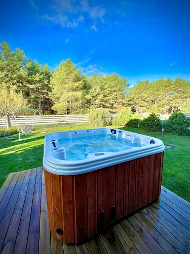 Seaside apartment with private garden & forest view - only 3 min from the beach!