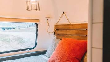 1 bedroom, desk, WiFi, bed sheets