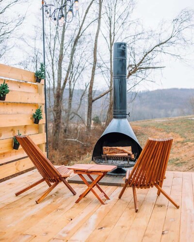 Fun Vintage Airstream with Heat, Hot Tub, and View