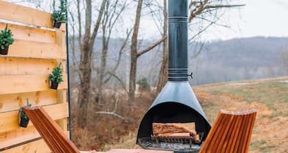 Fun Vintage Airstream with Heat, Hot Tub, and View