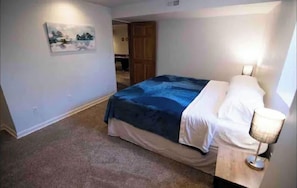 4 bedrooms, desk, iron/ironing board, travel crib