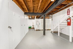Interior - Two bedroom apartment - peaceful community near Detroit River (Gibraltar)