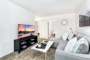 Living area - Two bedroom apartment - peaceful community near Detroit River (Gibraltar)