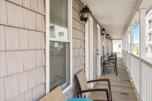 * * Hampton Beach | Oceanview | Pet Friendly * *