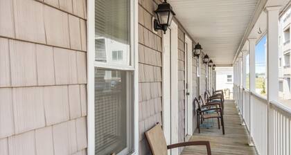 * * Hampton Beach | Oceanview | Pet Friendly * *