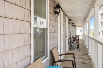 * * Hampton Beach | Oceanview | Pet Friendly * *