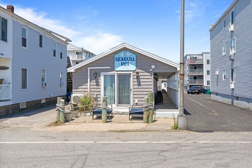 * * Hampton Beach | Oceanview | Pet Friendly * *
