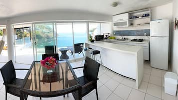 公寓 (Sirenas) | 私人廚房 | 大型冰箱、微波爐、攪拌器、鍋具/餐盤/廚房用品