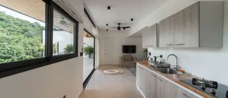 Réfrigérateur, plaque de cuisson, cafetiÚre/bouilloire