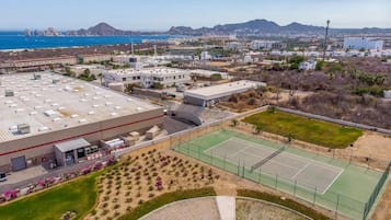 Vista frontal de la propiedad